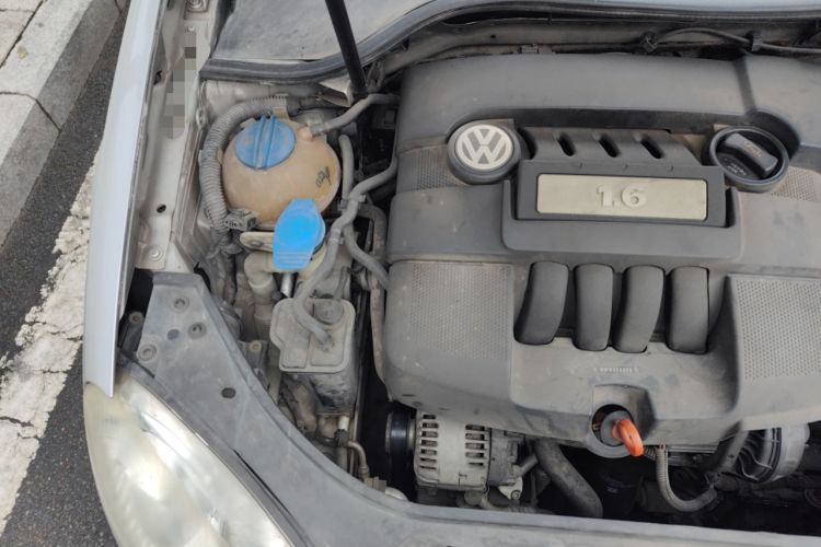 Used Volkswagen Sagitar 2009 1.6L Automatic Comfort Edition Engine Bay Right