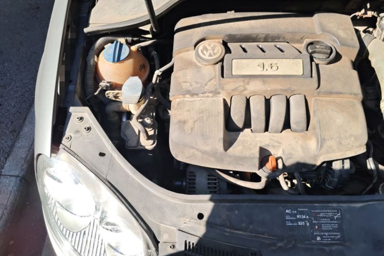 Used Volkswagen Sagitar 2009 1.6L Automatic Comfort Edition Engine Bay Right
