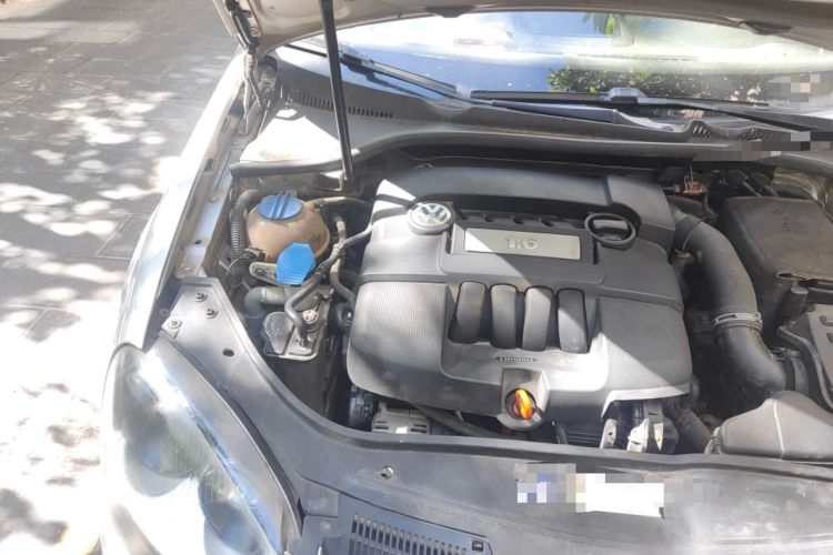 Used Volkswagen Sagitar 2009 1.6L Manual Comfort Edition Engine Bay Right