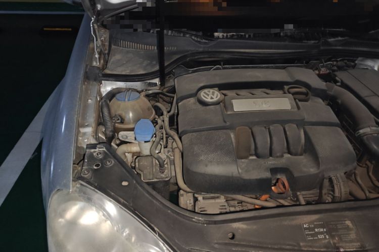 Used Volkswagen Sagitar 2009 1.6L Automatic Comfort Edition Engine Bay Right