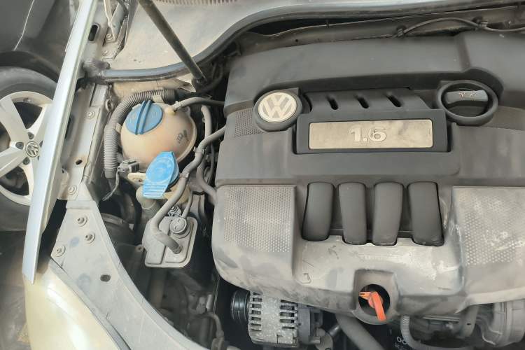 Used Volkswagen Sagitar 2009 1.6L Automatic Comfort Edition Engine Bay Right