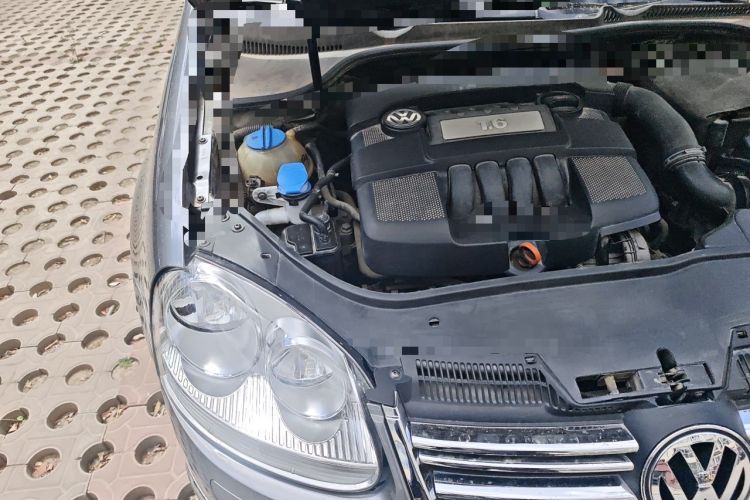 Used Volkswagen Sagitar 2009 1.6L Manual Fashion Model Engine Bay Right