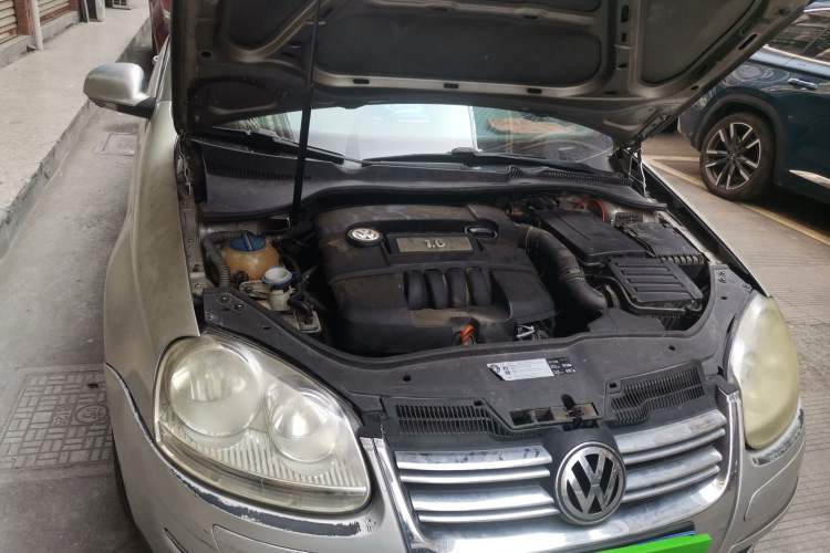 Used Volkswagen Sagitar 2009 1.6L Automatic Comfort Edition Engine Bay Right