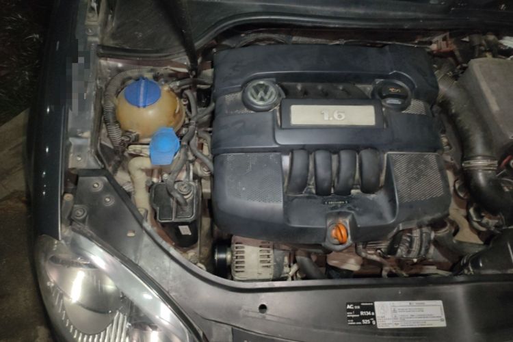 Used Volkswagen Sagitar 2009 1.6L Manual Comfort Edition Engine Bay Right