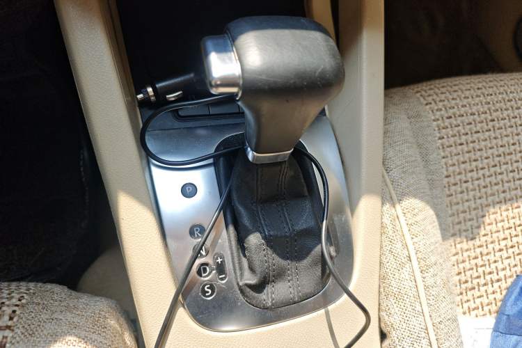 Used Volkswagen Sagitar 2009 1.6L Automatic Fashion Edition Gear Lever