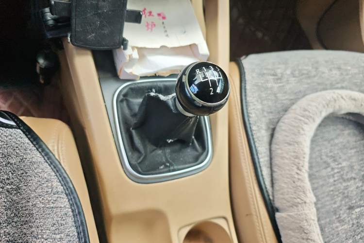 Used Volkswagen Sagitar 2009 1.6L Manual Fashion Model Gear Lever