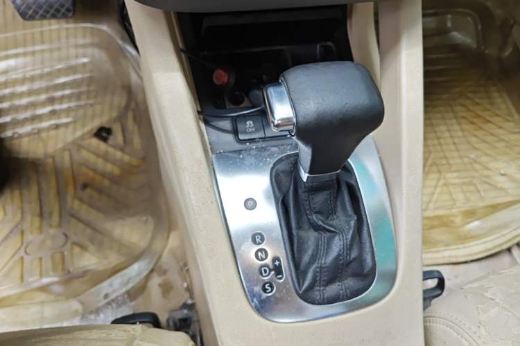 Used Volkswagen Sagitar 2009 1.6L Automatic Fashion Edition Gear Lever