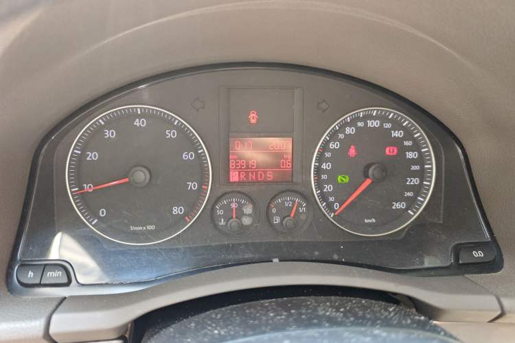 Used Volkswagen Sagitar 2009 1.6L Automatic Fashion Edition Instrument Cluster