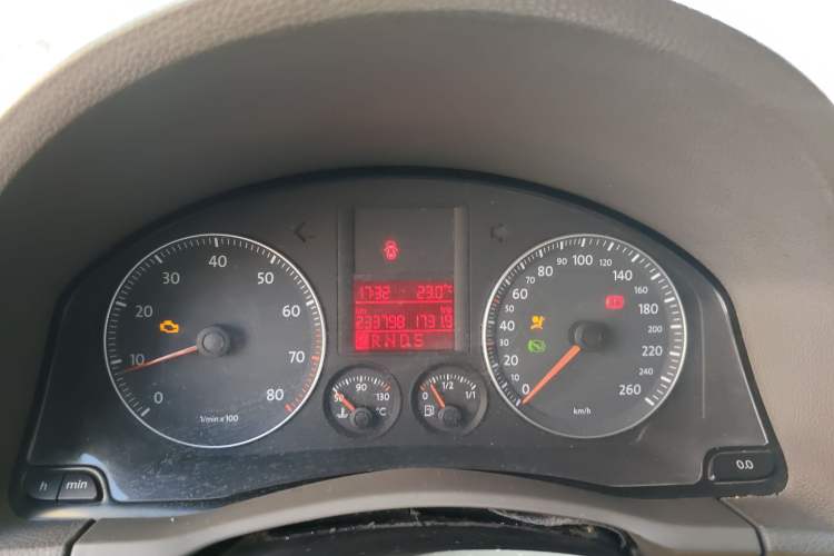 Used Volkswagen Sagitar 2009 1.6L Automatic Comfort Edition Instrument Cluster