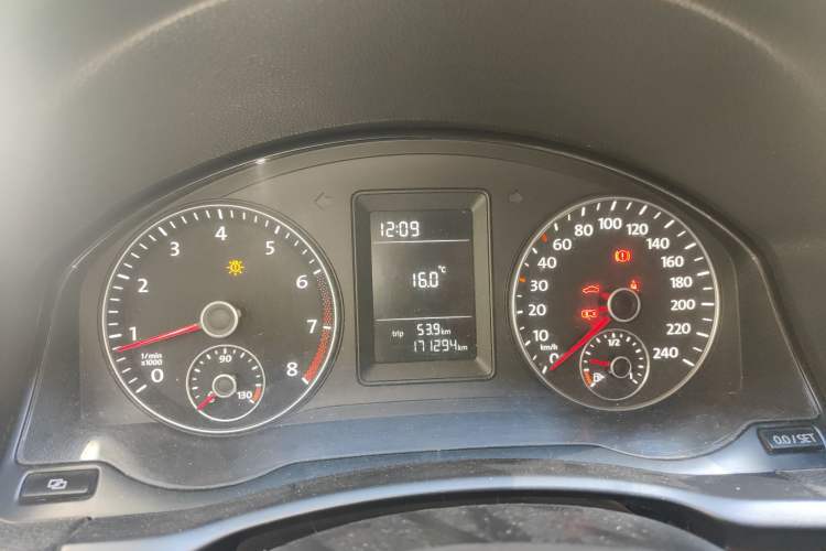 Used Volkswagen Sagitar 2009 1.6L Manual Comfort Edition Instrument Cluster