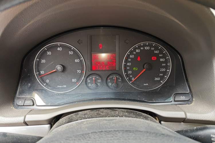 Used Volkswagen Sagitar 2009 1.6L Automatic Fashion Edition Instrument Cluster