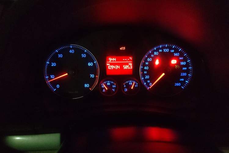 Used Volkswagen Sagitar 2009 1.6L Manual Comfort Edition Instrument Cluster