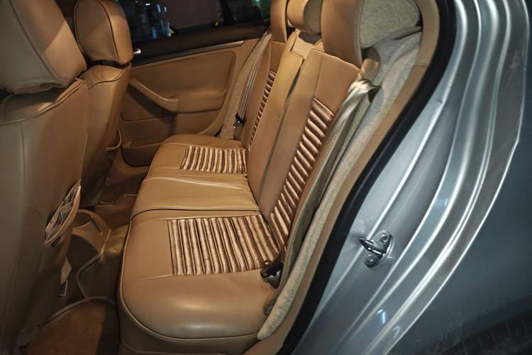 Used Volkswagen Sagitar 2009 1.6L Automatic Comfort Edition Left Rear Seat