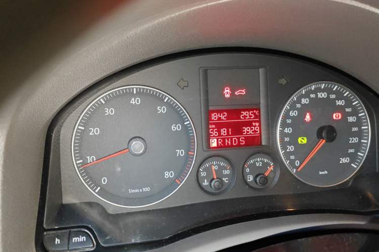 Used Volkswagen Sagitar 2009 1.6L Automatic Comfort Edition Odometer Close Up