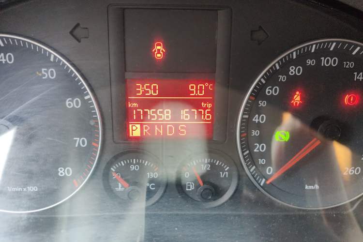Used Volkswagen Sagitar 2009 1.6L Automatic Comfort Edition Odometer Close Up