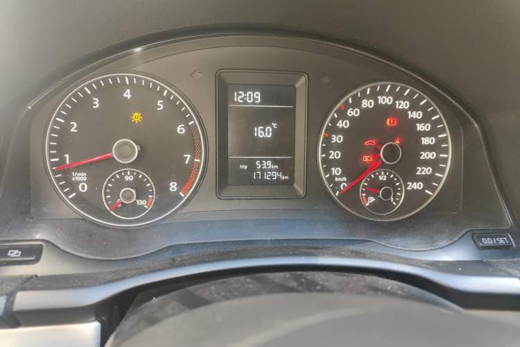 Used Volkswagen Sagitar 2009 1.6L Manual Comfort Edition Odometer Close Up