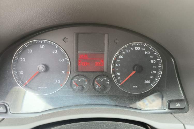 Used Volkswagen Sagitar 2009 1.6L Automatic Comfort Edition Odometer Close Up