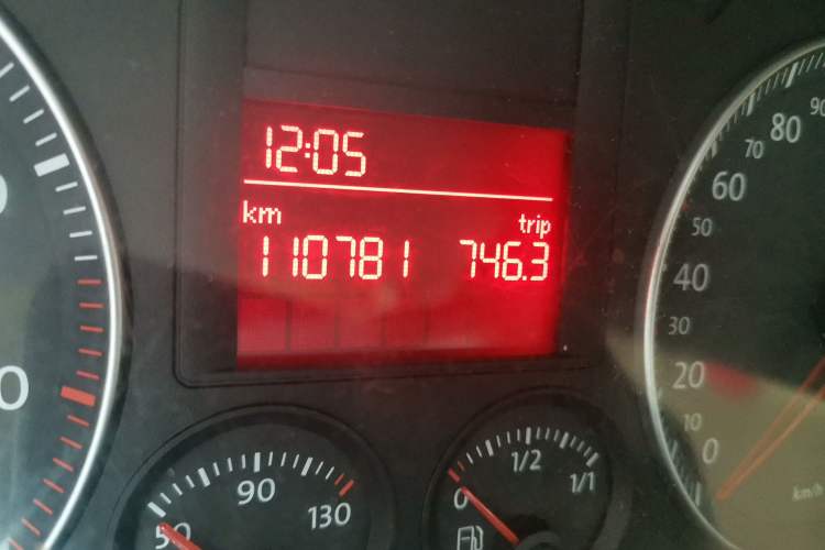 Used Volkswagen Sagitar 2009 1.6L Automatic Comfort Edition Odometer Close Up