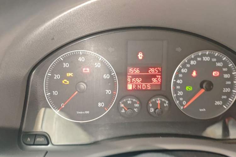 Used Volkswagen Sagitar 2009 1.6L Automatic Fashion Edition Odometer Close Up