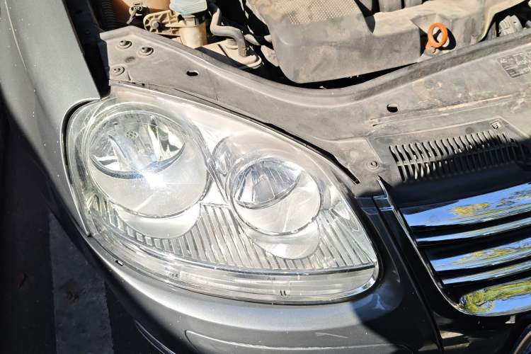 Used Volkswagen Sagitar 2009 1.6L Automatic Comfort Edition Right Front Headlight