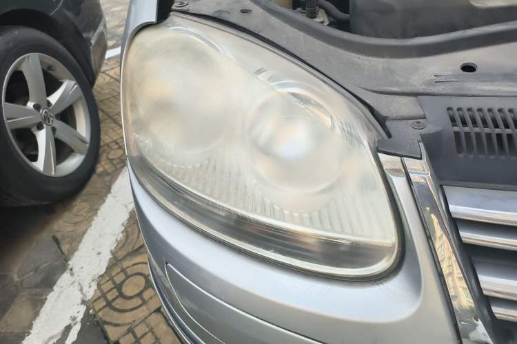 Used Volkswagen Sagitar 2009 1.6L Automatic Comfort Edition Right Front Headlight
