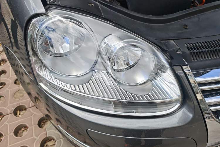 Used Volkswagen Sagitar 2009 1.6L Manual Fashion Model Right Front Headlight