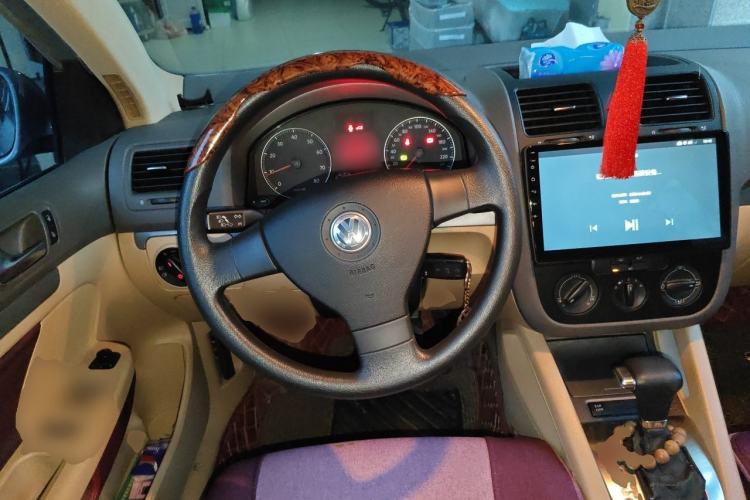 Used Volkswagen Sagitar 2009 1.6L Automatic Comfort Edition Steering Wheel