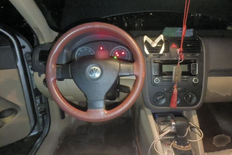 Used Volkswagen Sagitar 2009 1.6L Automatic Fashion Edition Steering Wheel