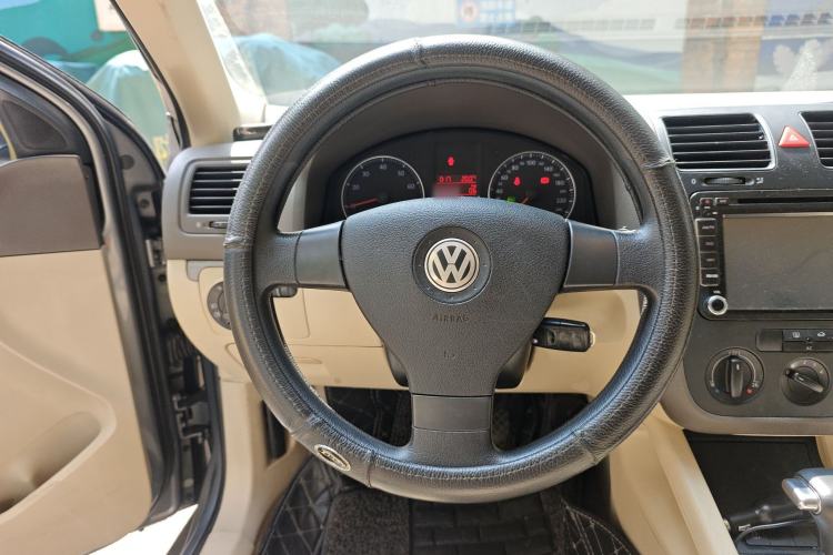Used Volkswagen Sagitar 2009 1.6L Automatic Fashion Edition Steering Wheel