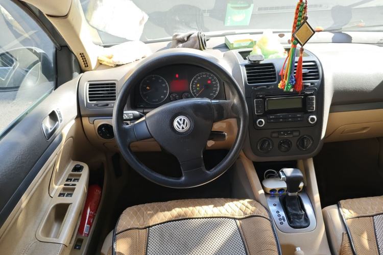 Used Volkswagen Sagitar 2009 1.6L Automatic Comfort Edition Steering Wheel