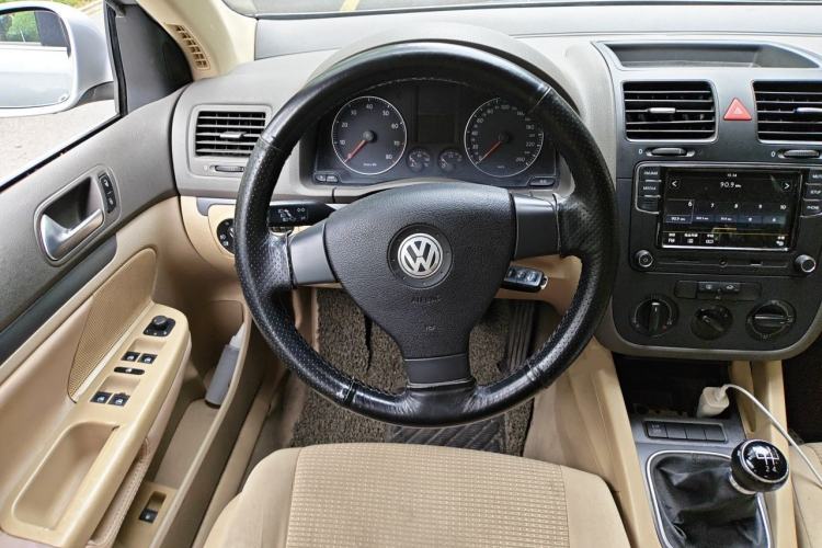 Used Volkswagen Sagitar 2009 1.6L Manual Fashion Model Steering Wheel