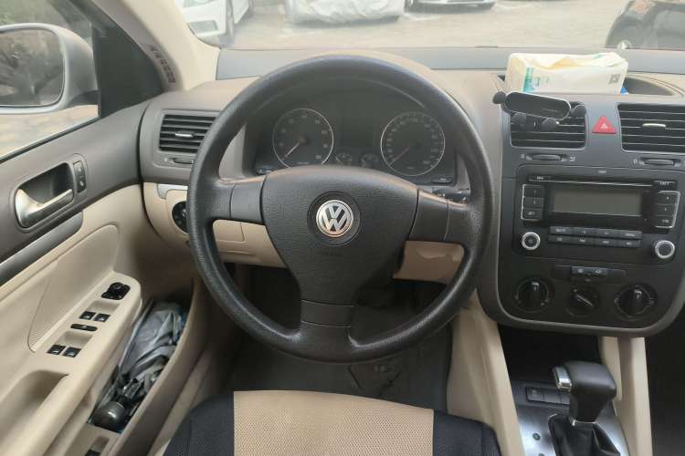 Used Volkswagen Sagitar 2009 1.6L Automatic Comfort Edition Steering Wheel