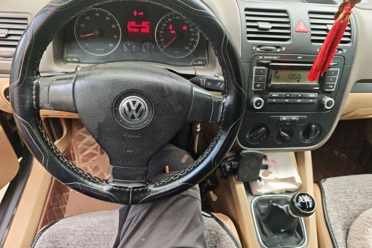 Used Volkswagen Sagitar 2009 1.6L Manual Fashion Model Steering Wheel