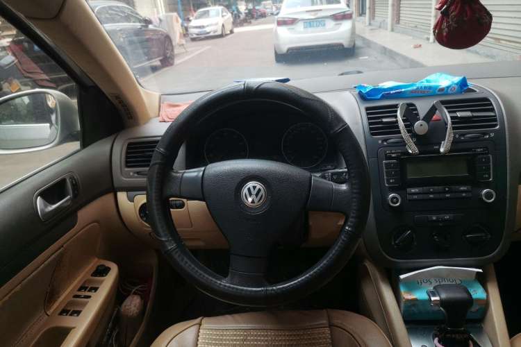 Used Volkswagen Sagitar 2009 1.6L Automatic Comfort Edition Steering Wheel