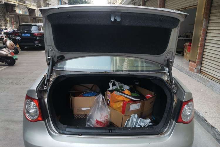 Used Volkswagen Sagitar 2009 1.6L Automatic Comfort Edition Trunk