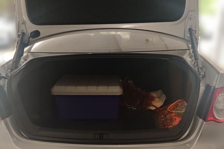 Used Volkswagen Sagitar 2009 1.6L Automatic Fashion Edition Trunk