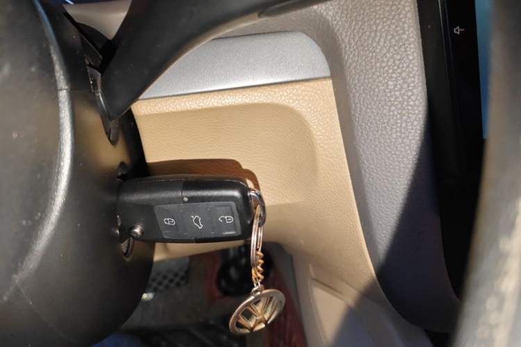 Used Volkswagen Sagitar 2009 1.6L Automatic Comfort Edition Vehicle Key