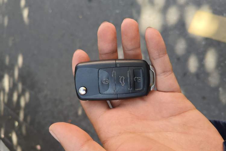 Used Volkswagen Sagitar 2009 1.6L Automatic Comfort Edition Vehicle Key