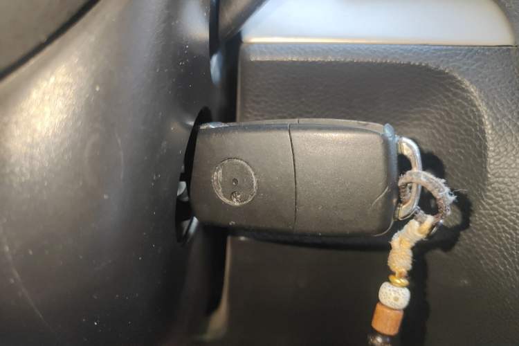 Used Volkswagen Sagitar 2009 1.6L Manual Comfort Edition Vehicle Key