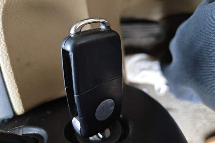 Used Volkswagen Sagitar 2009 1.6L Manual Fashion Model Vehicle Key