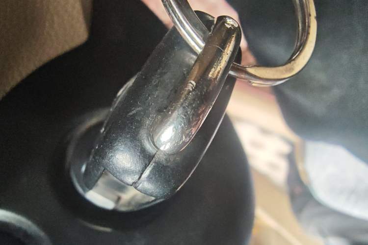 Used Volkswagen Sagitar 2009 1.6L Manual Fashion Model Vehicle Key