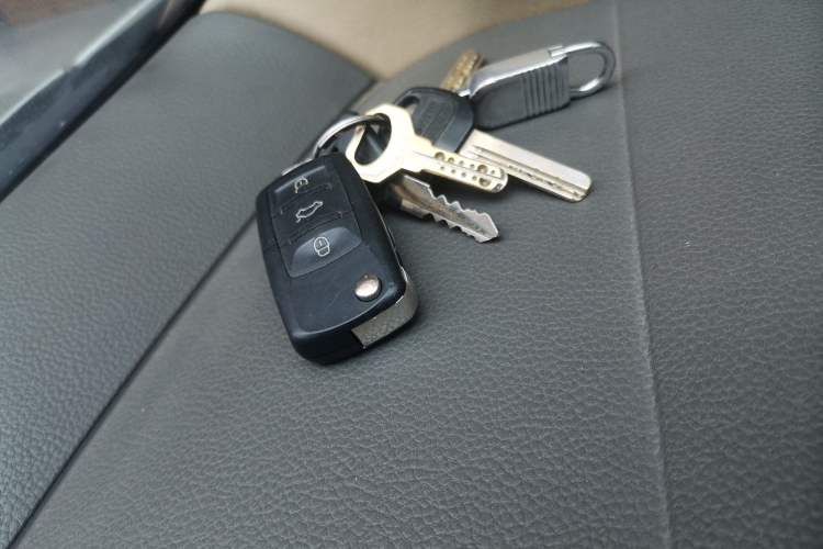 Used Volkswagen Sagitar 2009 1.6L Automatic Comfort Edition Vehicle Key