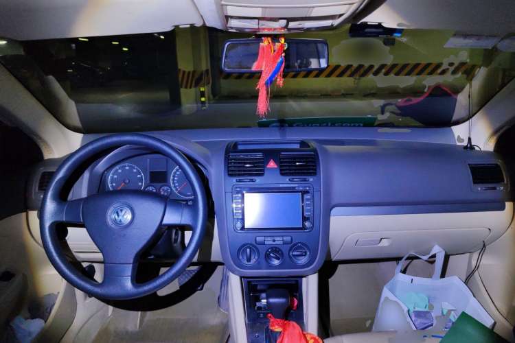 Used Volkswagen Sagitar 2009 1.6L Automatic Comfort Edition Center Console