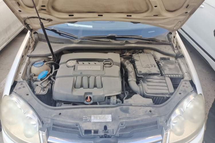 Used Volkswagen Sagitar 2009 1.6L Automatic Comfort Edition Engine Bay