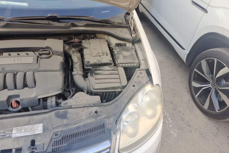 Used Volkswagen Sagitar 2009 1.6L Automatic Comfort Edition Engine Bay Left