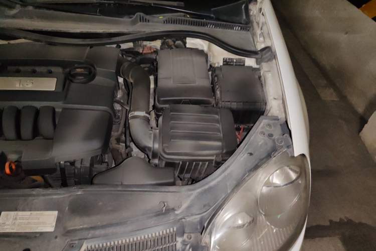 Used Volkswagen Sagitar 2009 1.6L Automatic Comfort Edition Engine Bay Left
