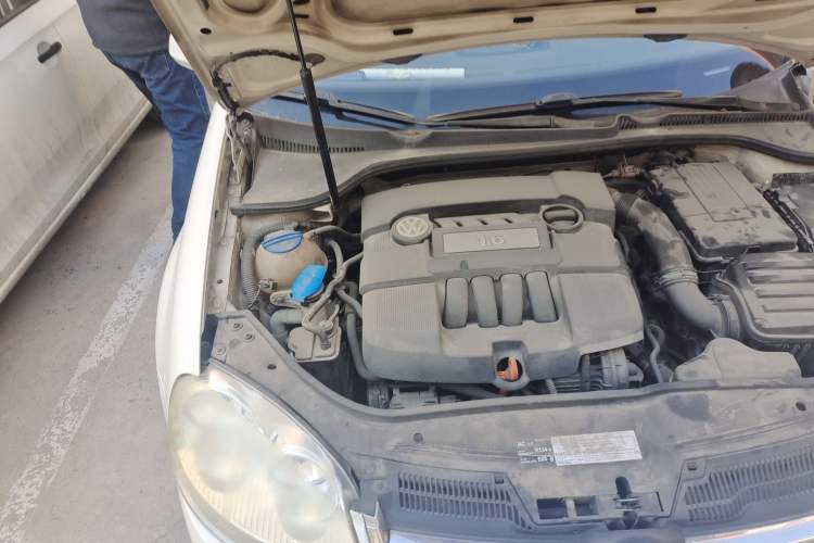 Used Volkswagen Sagitar 2009 1.6L Automatic Comfort Edition Engine Bay Right