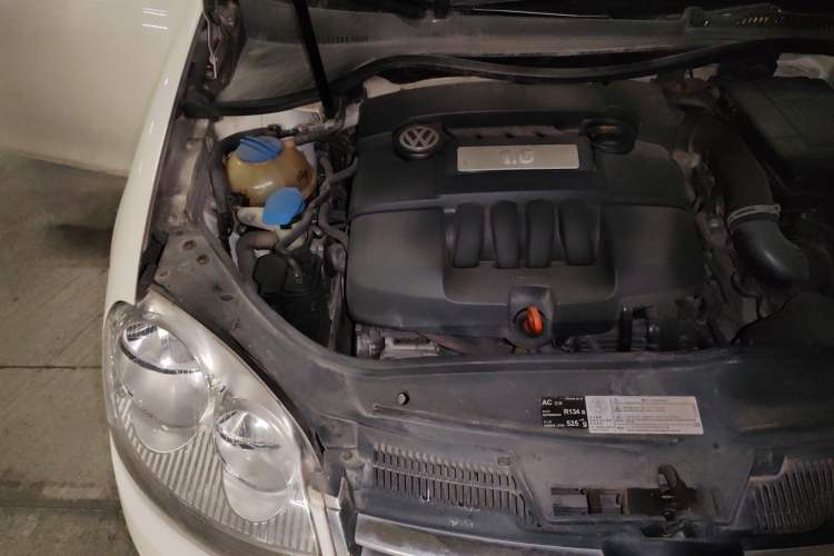 Used Volkswagen Sagitar 2009 1.6L Automatic Comfort Edition Engine Bay Right
