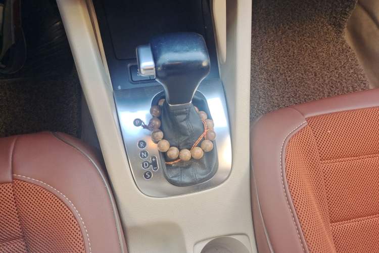 Used Volkswagen Sagitar 2009 1.6L Automatic Comfort Edition Gear Lever