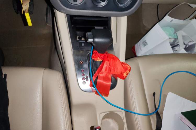 Used Volkswagen Sagitar 2009 1.6L Automatic Comfort Edition Gear Lever